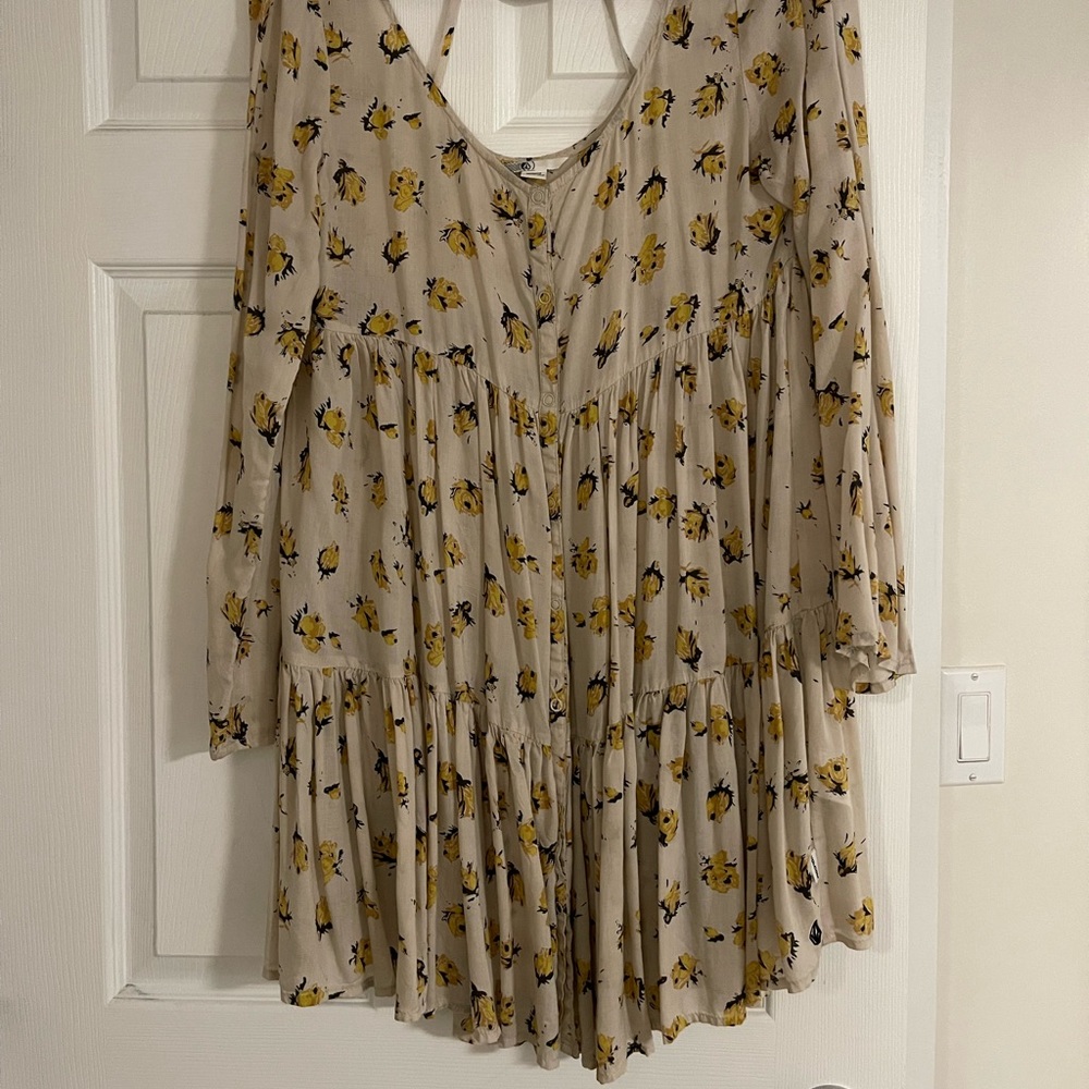 Volcum Womans Dress Size Medium